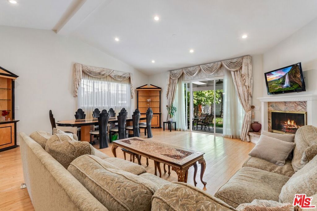 Photo of 22616 Berdon Street, Woodland Hills, CA 91367 (MLS # 25591109)