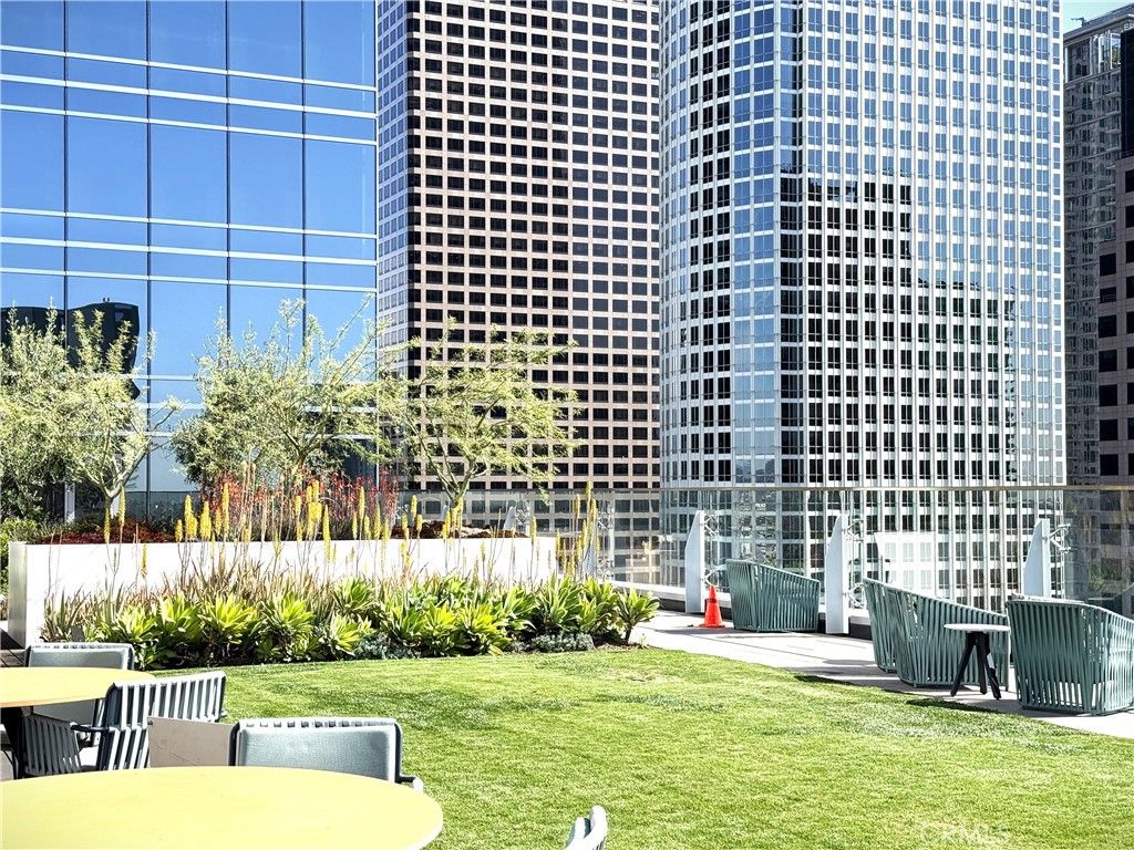 Photo of 877 Francisco #517, Los Angeles, CA 90017 (MLS # DW26056821)