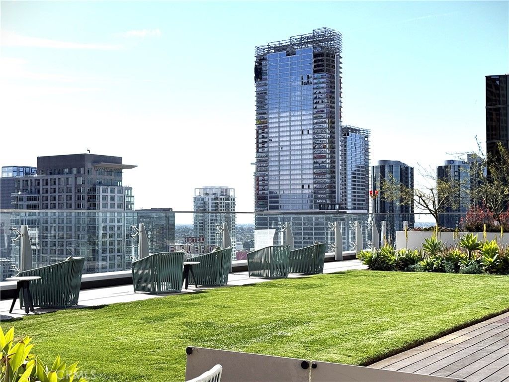 Photo of 877 Francisco #517, Los Angeles, CA 90017 (MLS # DW26056821)