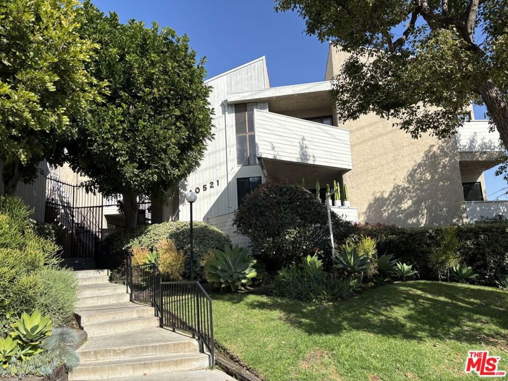 Photo of 10521 National Boulevard #115, Los Angeles, CA 90034 (MLS # 26646367)