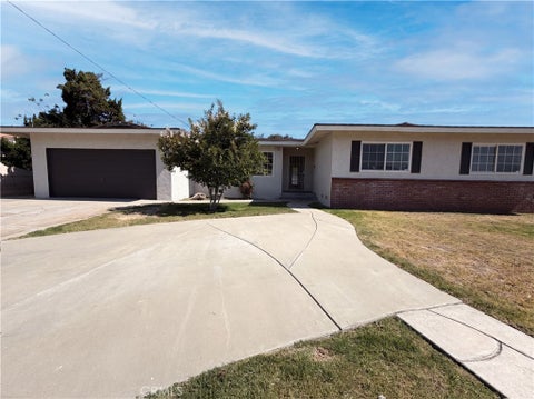 Photo of 322 E Mariposa DR, Rialto, CA 92376 (MLS # IV26122647)