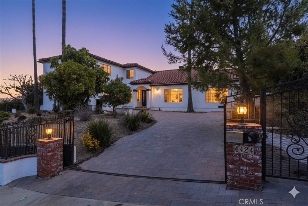 Photo of 4424 Deanwood Drive, Woodland Hills, CA 91364 (MLS # OC25250582)