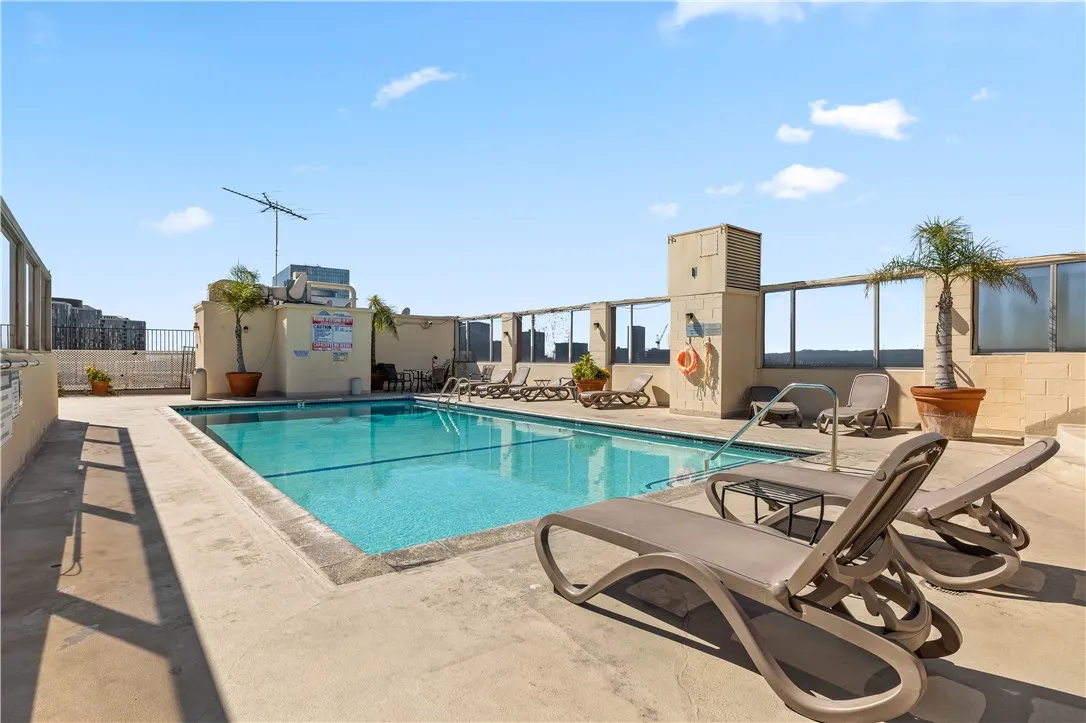 Los Angeles, California 90057, United States, 1 Bedroom Bedrooms, ,1 BathroomBathrooms,Residential,Active,229233