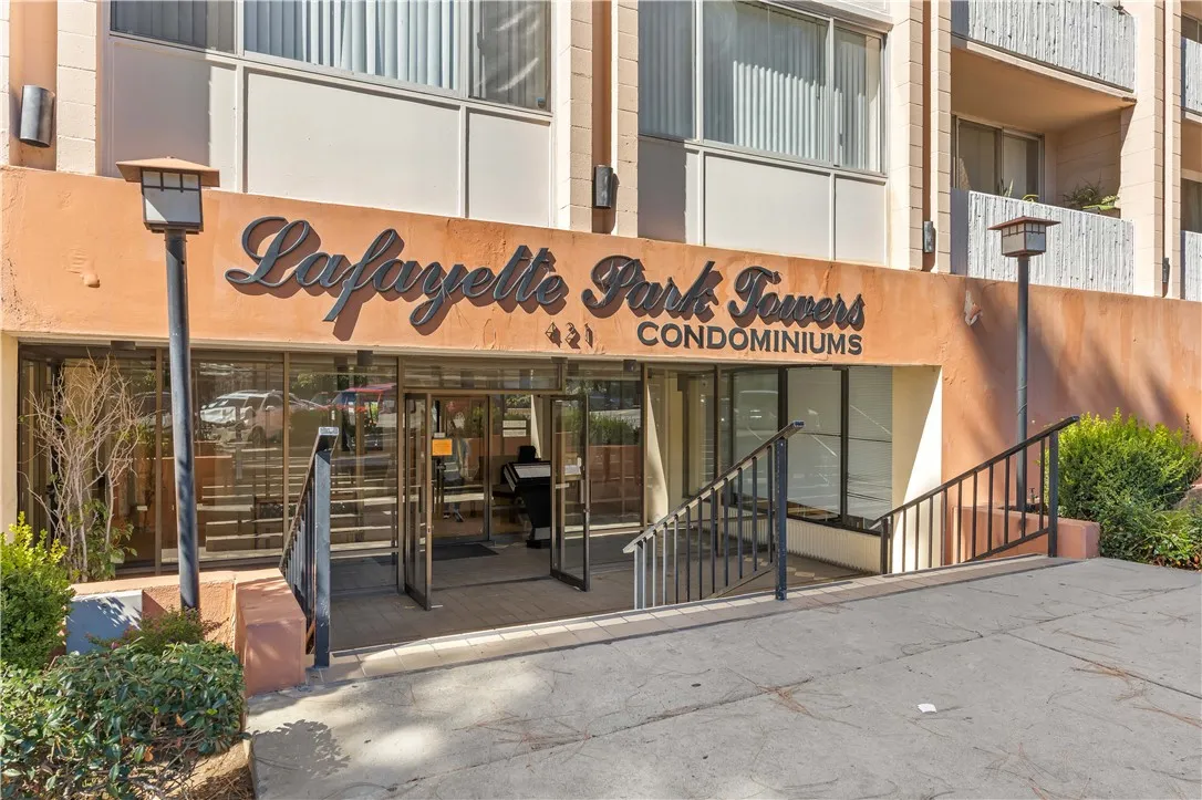 Los Angeles, California 90057, United States, 1 Bedroom Bedrooms, ,1 BathroomBathrooms,Residential,Active,229233