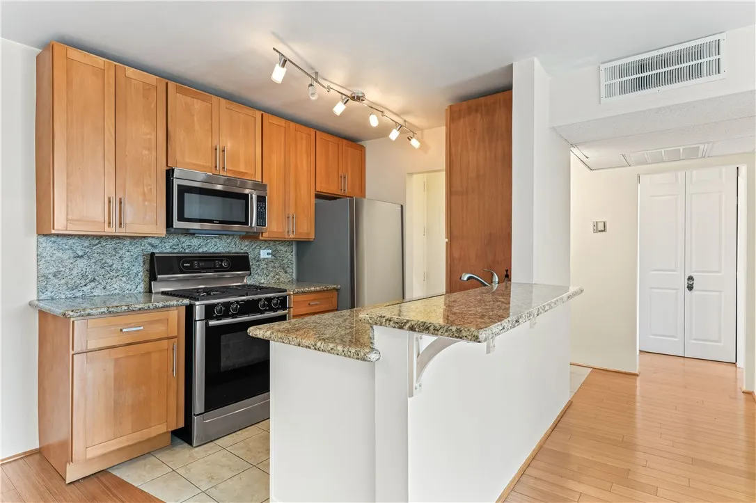 Los Angeles, California 90057, United States, 1 Bedroom Bedrooms, ,1 BathroomBathrooms,Residential,Active,229233