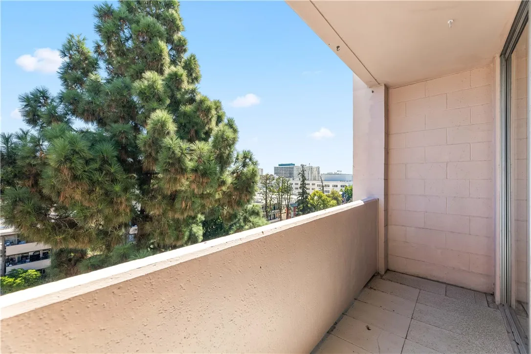 Los Angeles, California 90057, United States, 1 Bedroom Bedrooms, ,1 BathroomBathrooms,Residential,Active,229233