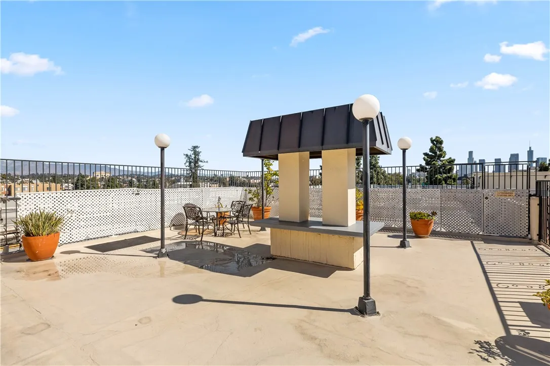 Los Angeles, California 90057, United States, 1 Bedroom Bedrooms, ,1 BathroomBathrooms,Residential,Active,229233