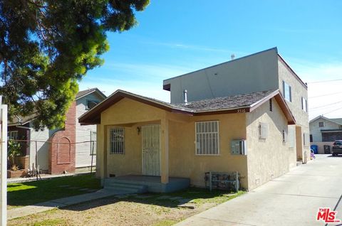 Photo of 3516 W 67th Street, Los Angeles, CA 90043 (MLS # 26652423)