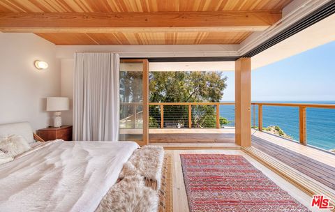 Photo of 20762 Rockpoint Way, Malibu, CA 90265 (MLS # 26828217)