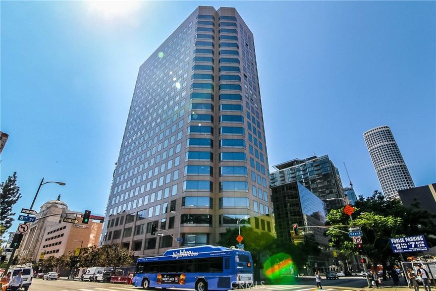 Wow. this comtemporary style Sky Lofts 2bed+ 2 full ba boasts the amazing amenities such as panoramic city view, bright and light open floor plan with upgraded

hardwood floor, highly updated kitchen with built-in stainless steel refrigerator, dishwasher, microwave, gas cooktop, walk-in closet, laundry room, and two car

garage spaces. Do not miss the community amenities of 24/7 gaurd security, recreation center, theater room, gym and much more! Entertain the LA Downtown

life close to many restaurants, Whole Foods, CVS, shopping centers, LA Metro Station, LA Live and Staples Center! Water, trash, sewer & gas utilities are included.