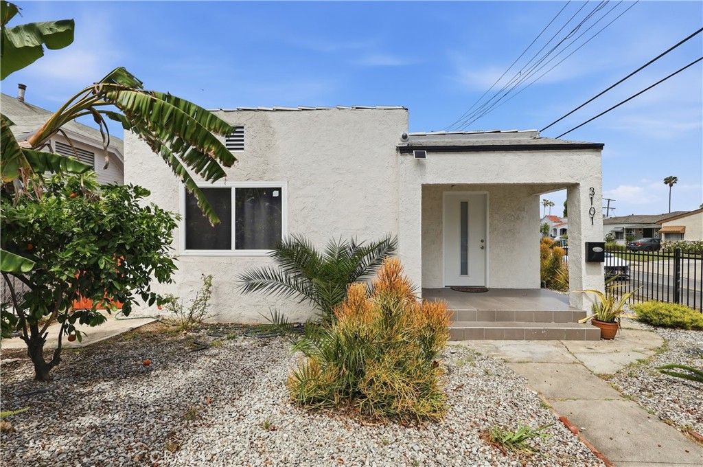 Photo of 3101 W 60th St, Los Angeles, CA 90043 (MLS # OC26081092)