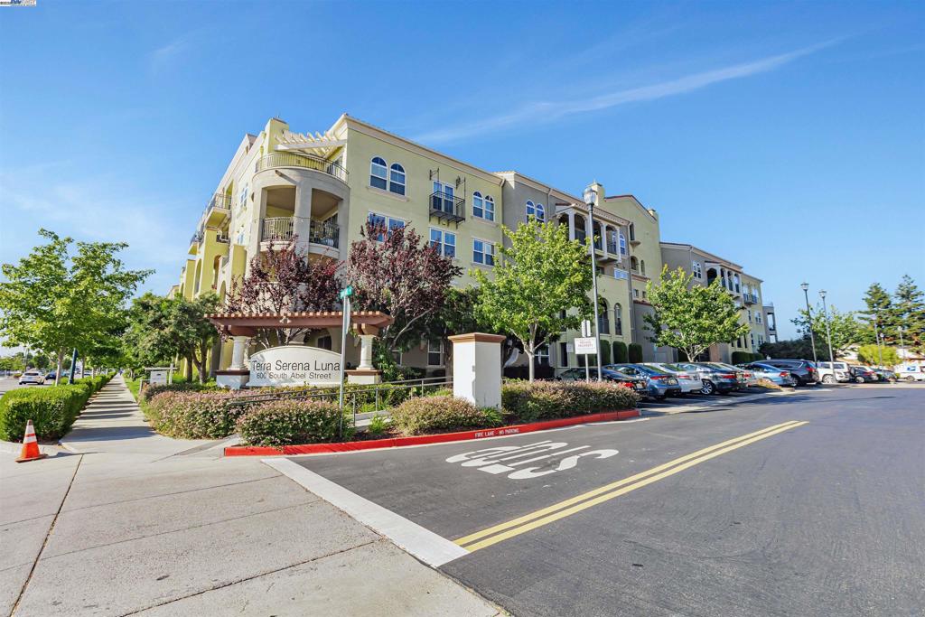 Properties 2 600 S Abel St 225