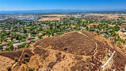 Photo of 10600 Helen Avenue, Shadow Hills, CA 91040 (MLS # BB26188519)