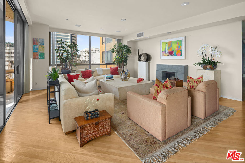 10430 Wilshire Boulevard 1005