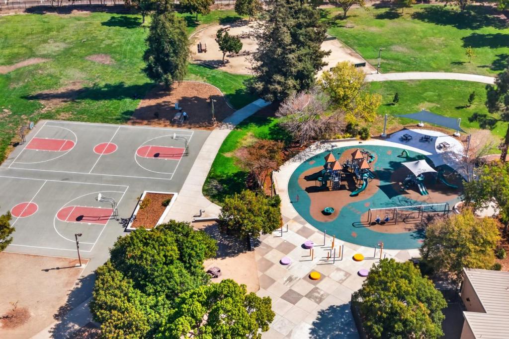 1032 Polk Lane