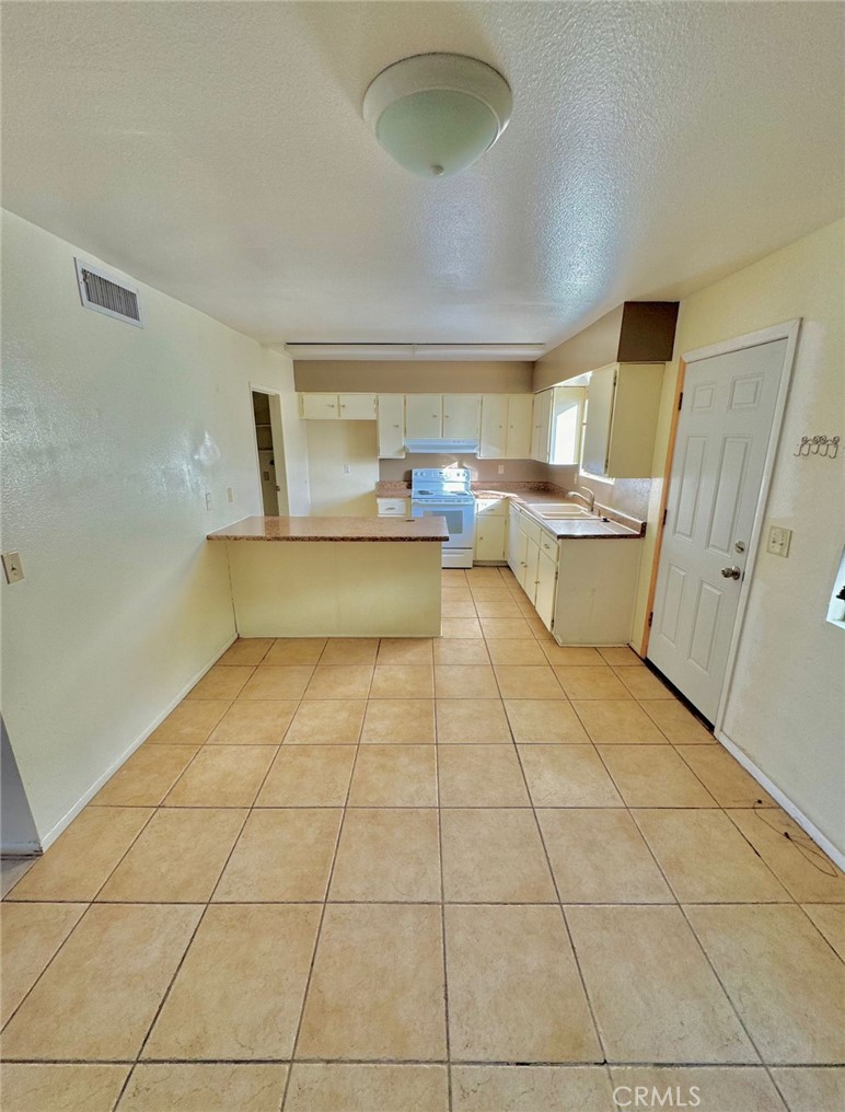 1060 N Lovekin Boulevard 2