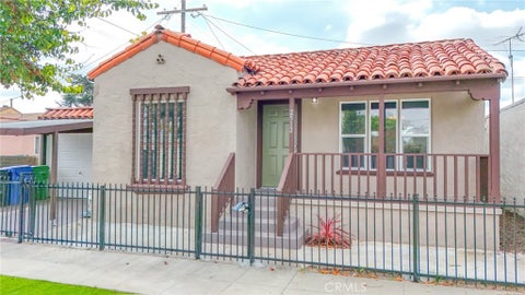 Photo of 2512 W 60th Street, Los Angeles, CA 90043 (MLS # DW26206177)