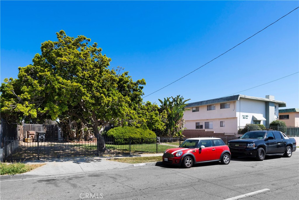 1451 W 105th Street