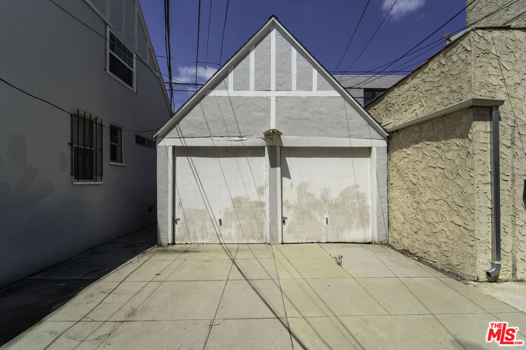 537 N Orange Drive