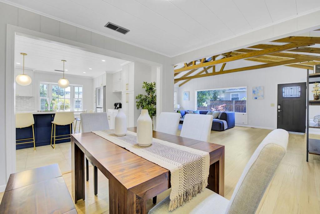 667 Cuesta Drive