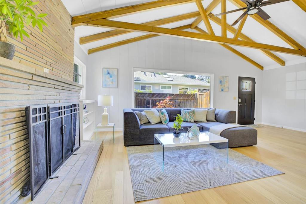 667 Cuesta Drive