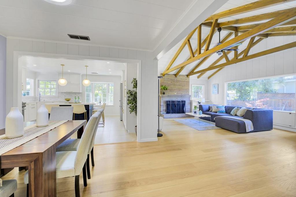 667 Cuesta Drive