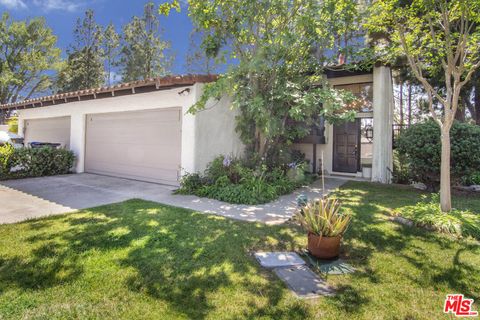 Photo of 8 Aspen Way, Rolling Hills Estates, CA 90274 (MLS # 26836895)