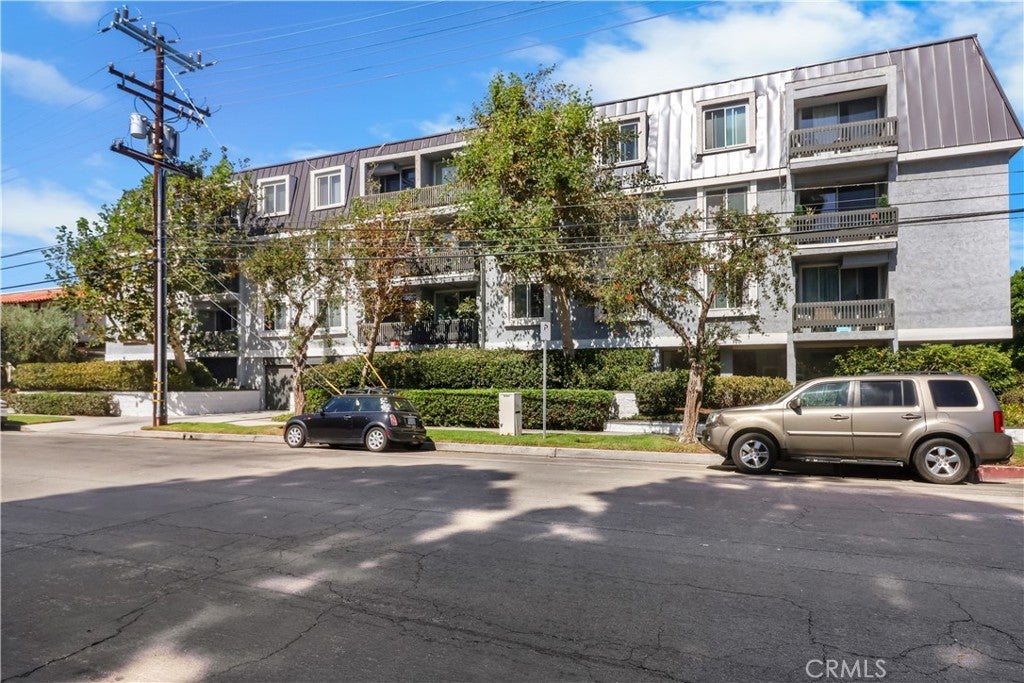 8635 FALMOUTH Avenue 203