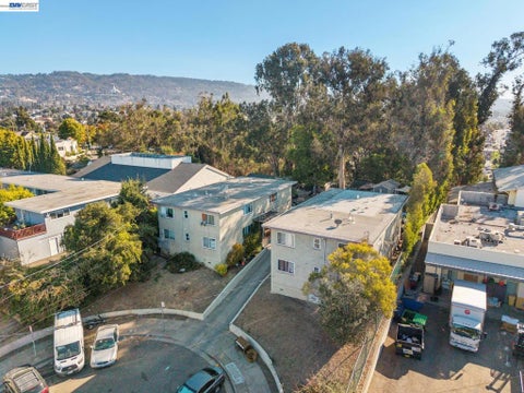 Photo of 2820 GARDEN ST ST, Oakland, CA 94601 (MLS # 41152176)