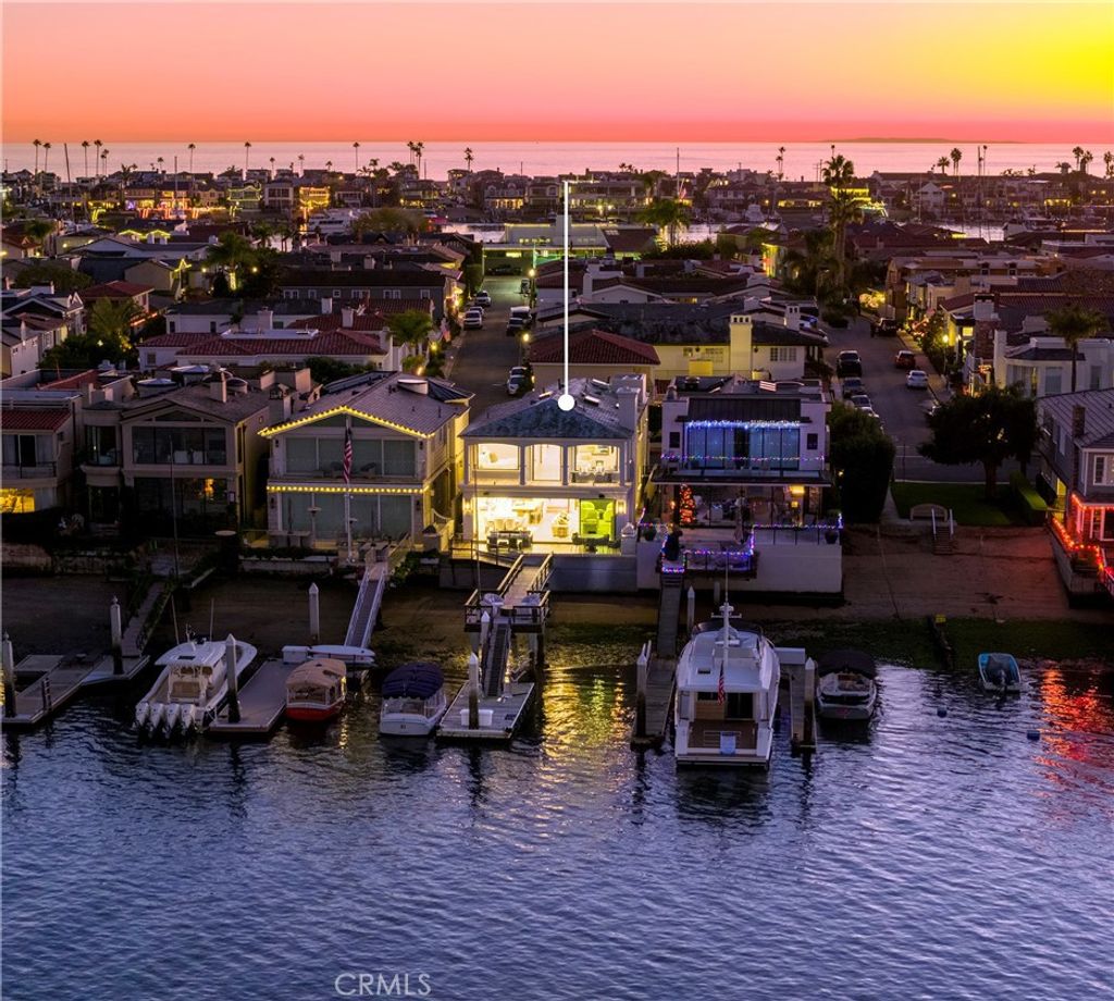 Photo of 704 Via Lido Nord, Newport Beach, CA 92663 (MLS # NP25273782)