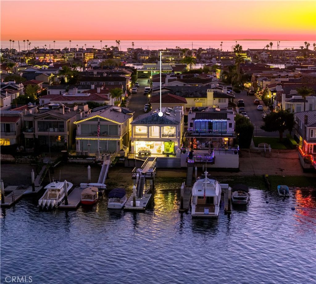 Photo of 704 Via Lido Nord, Newport Beach, CA 92663 (MLS # NP25273782)