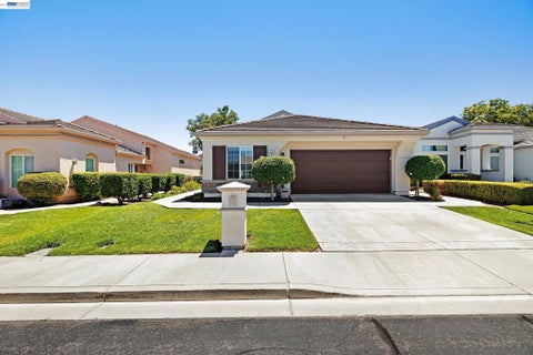 Photo of 1586 Imperial Way WAY, Brentwood, CA 94513 (MLS # 41141853)