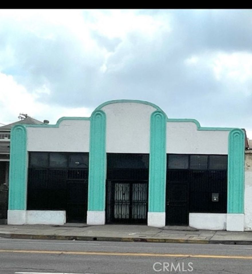 Prime investment and development opportunity in the heart of Lincoln Heights!



High-visibility corner lot on N. Main Street with excellent traffic exposure. Ideal for developers to build a 4-story mixed-use or commercial project (buyer to verify with the city). Adjacent property at 2800 N. Main St is also available, and both properties must be sold together. A great opportunity for investors and developers in a rapidly growing area.