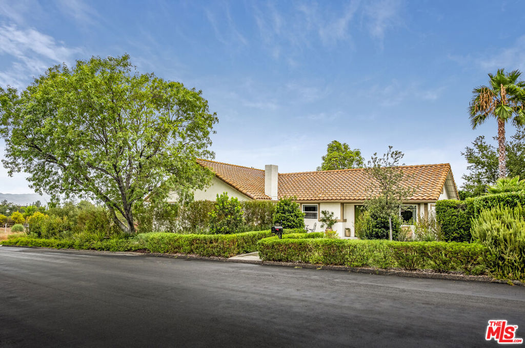 Welcome to this turnkey Meadowview home that lives like a single story, offering over 3,000 sq ft, stunning views, and a horse corral. With a private entrance, the lower level is ideal for multi-generational living, featuring two guest bedrooms, an upgraded bathroom, and a kitchenettecreating a fully functional guest suite or attached casita.The main level showcases all new flooring and an open-concept layout. A home office and secondary family room overlook the back patio and tranquil views. The upgraded kitchen opens seamlessly to the soaring-ceiling living room, perfect for gatherings. This level also includes a spacious guest bedroom, guest bath, and a luxurious primary suite with walk-in closet, shower, and soaking tub.The backyard offers refreshed landscaping, expansive views of Meadowview trails, a large patio for entertaining, and a horse corral. Community amenities include two pools, tennis and basketball courts, equestrian and walking trails, and parks.Bonus opportunity: the vacant lot next door (MLS #WS25172996), over half an acre, is also available for $368,000perfect for building or expanding your estate.
