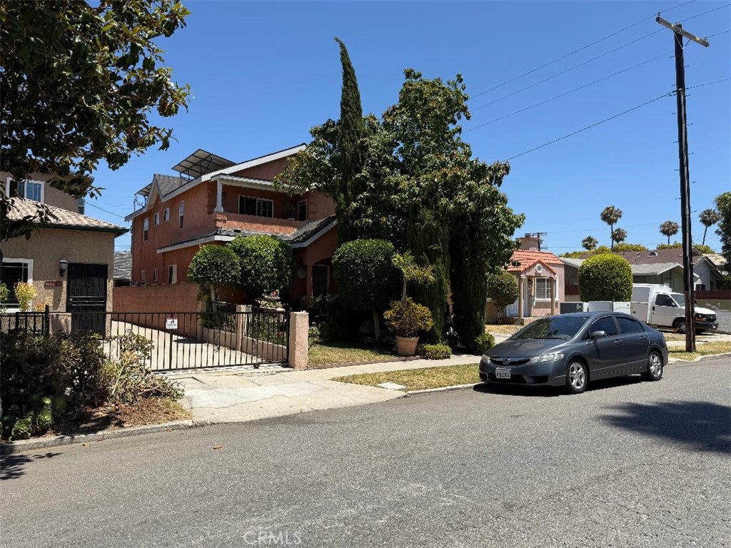 TO BE DELIVERED EMPTY AT CLOSE OF ESCROW, BIG TWO STORY HOUSE, EFFECTIVE YEAR BUILT IN 2001, 2,331 SF, TOTAL OF 6BR/4BTHIT IT CAN ACOMODATE TWO FAMILIES, OWNER IS LIVING ON SECOND STORY, FIRST FLOOR IS RENTED PLUS TWO CAR GARAGE CONVERTED TO ADU RENTED FOR $1,200, CENTRAL AIR ,TILE AND LAMINATE FLOORS, SOLAR SYSTEM, 4 CAR DETACHED GARAGE, LONG CEMENTED DRVE WAY TO PARK 4 CARS, LOCATED FEW YARDS FROM CULVER CITY AND TWO BLOCKS FROM BEVERLYWOOD VICINITY, THANK YOU FOR SHOWING.