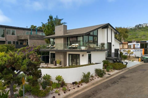 Photo of 2568 Bonita Way, Laguna Beach, CA 92651 (MLS # 260024040SD)