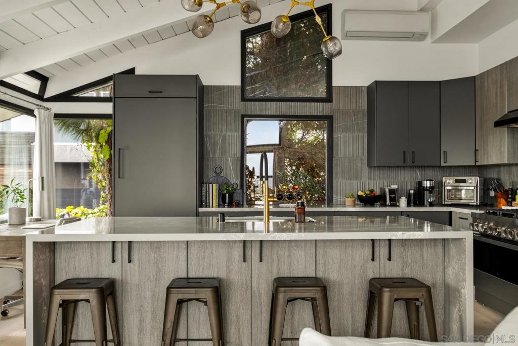 2568 Bonita Way