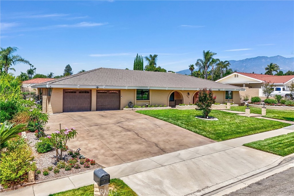 1745 N Redding Way
