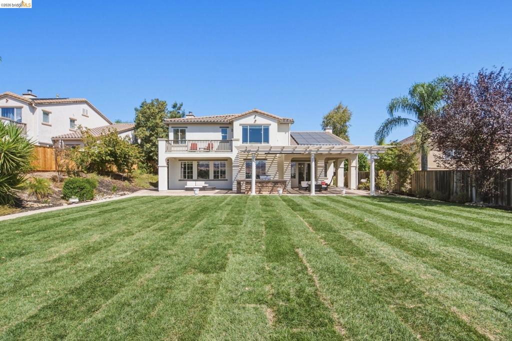 171 E Country Club Dr