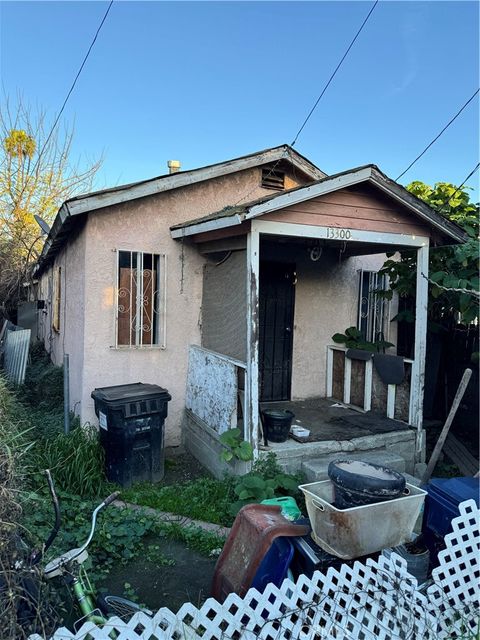 Photo of 13300 S Largo Avenue, Compton, CA 90222 (MLS # DW25271592)