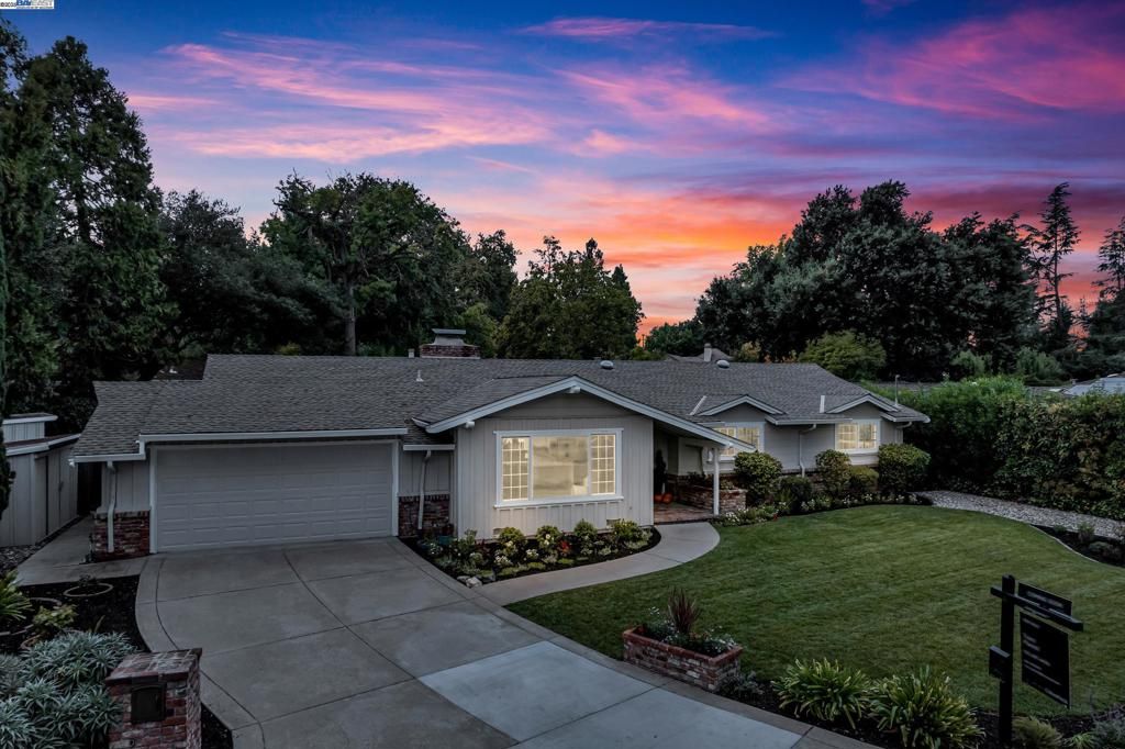 Photo of 151 Camino Amigo Ct Ct, Danville, CA 94526 (MLS # 41113305)