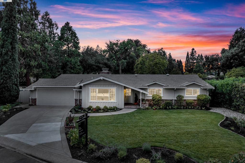 Photo of 151 Camino Amigo Ct Ct, Danville, CA 94526 (MLS # 41113305)
