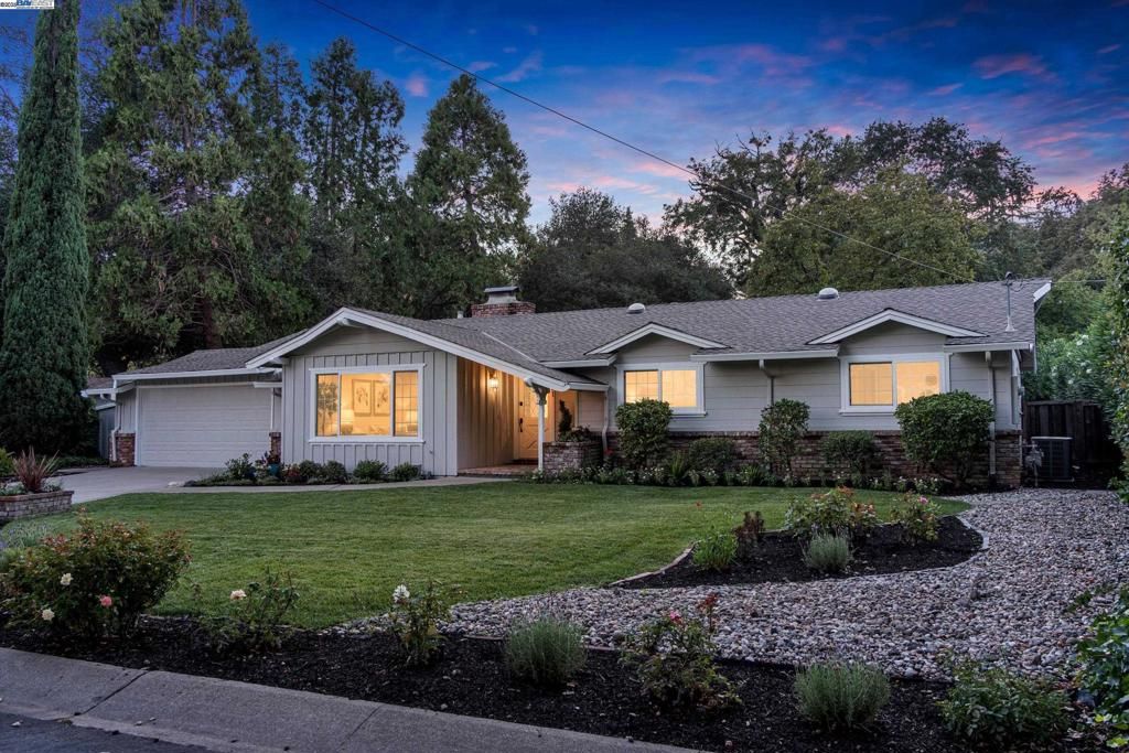Photo of 151 Camino Amigo Ct Ct, Danville, CA 94526 (MLS # 41113305)