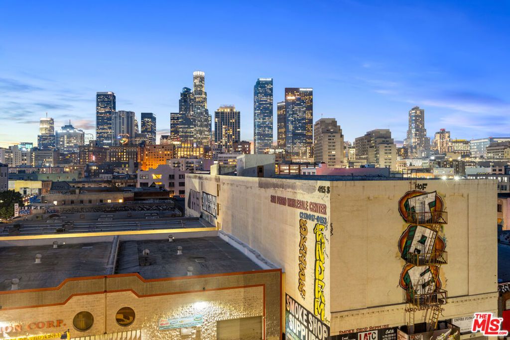 Photo of 420 S San Pedro Street #509, Los Angeles, CA 90013 (MLS # 26642389)