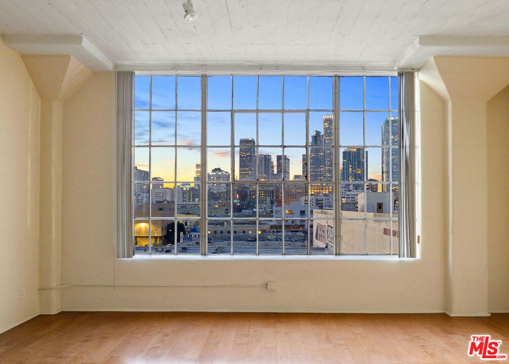 Photo of 420 S San Pedro Street #509, Los Angeles, CA 90013 (MLS # 26642389)