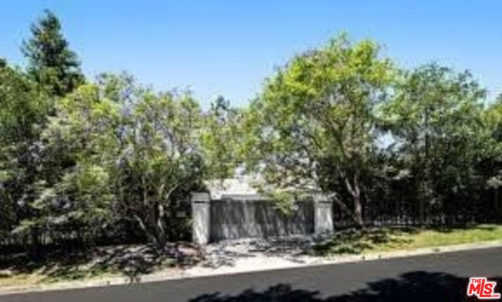 PERFECTLY SITUATED BEHIND THE BEVERLY HILLS HOTEL, ON LOWER LAUREL WAY, SITS THIS IMMACULATE & VOLUMINOUS RARE PRIVATEAND GATED ONE STORY CONTEMPORARY. SET ON A HUGE FLAT 31,777 SQ FT LOT WITH 220FT OF FRONTAGE, CIRCULAR DRIVEWAY AND PARKINGAREAS FOR MORE THAN 20 CARS, INSIDE THE GATES, PLUS A 3 CAR GARAGE AND COVERED PARKING FOR 2. ENJOY A PERFECT SUMMER WITH ANOVERSIZED GRASS YARD, PICKLEBALL COURT AND LARGE SWIMMER'S POOL OR DEVELOP LATER AMONGST THE FINEST NEIGHBORING ESTATES. HUGEMASTER SUITE WITH OVERSIZED BATHS AND CLOSETS. 2 STORY GUEST HOUSE/OFFICE IDEAL FOR WORKING FROM HOME WITH DRIVE UP PRIVATEACCESS FROM THE MOTOR COURT. 3 ADDITIONAL SUITES, LARGE KITCHEN WITH BREAKFAST, FORMAL LIVING AND DINING AREA WITH EXPANSIVEROOMS, ALL OPENING WITH GLASS FRENCH DOORS TO POOL AND GROUNDS THROUGHOUT. ONE OF THE BEST ADDRESSES IN BEVERLY HILLS WITH NOALLEY BEHIND AND GRAND MATURE LANDSCAPING SURROUNDING THE PROPERTY. IN COVETED BEVERLY HILLS SCHOOL DISTRICT. OWENER IS A LICENSED AGENT. SELLER CANNOT CLOSE UNTIL MAY 15.