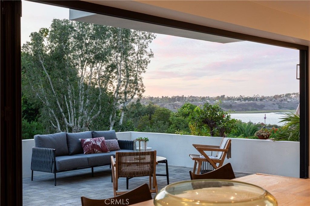 Photo of 412 Vista Grande, Newport Beach, CA 92660 (MLS # NP25230836)
