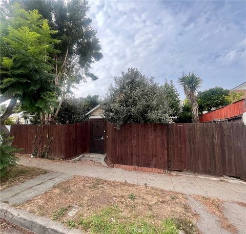 Photo of 611 Sunset Avenue, Venice, CA 90291 (MLS # IV24204604)