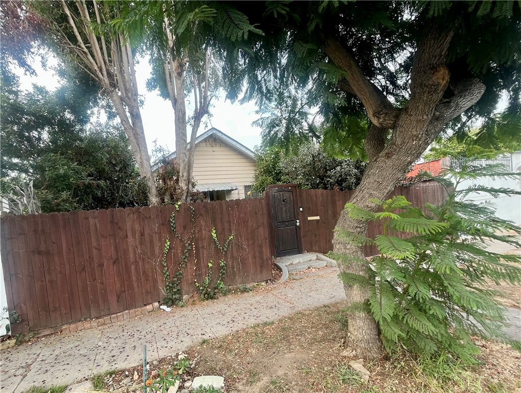 611 Sunset Avenue