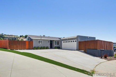 Photo of 320 James St ST, Escondido, CA 92027 (MLS # 260015324SD)